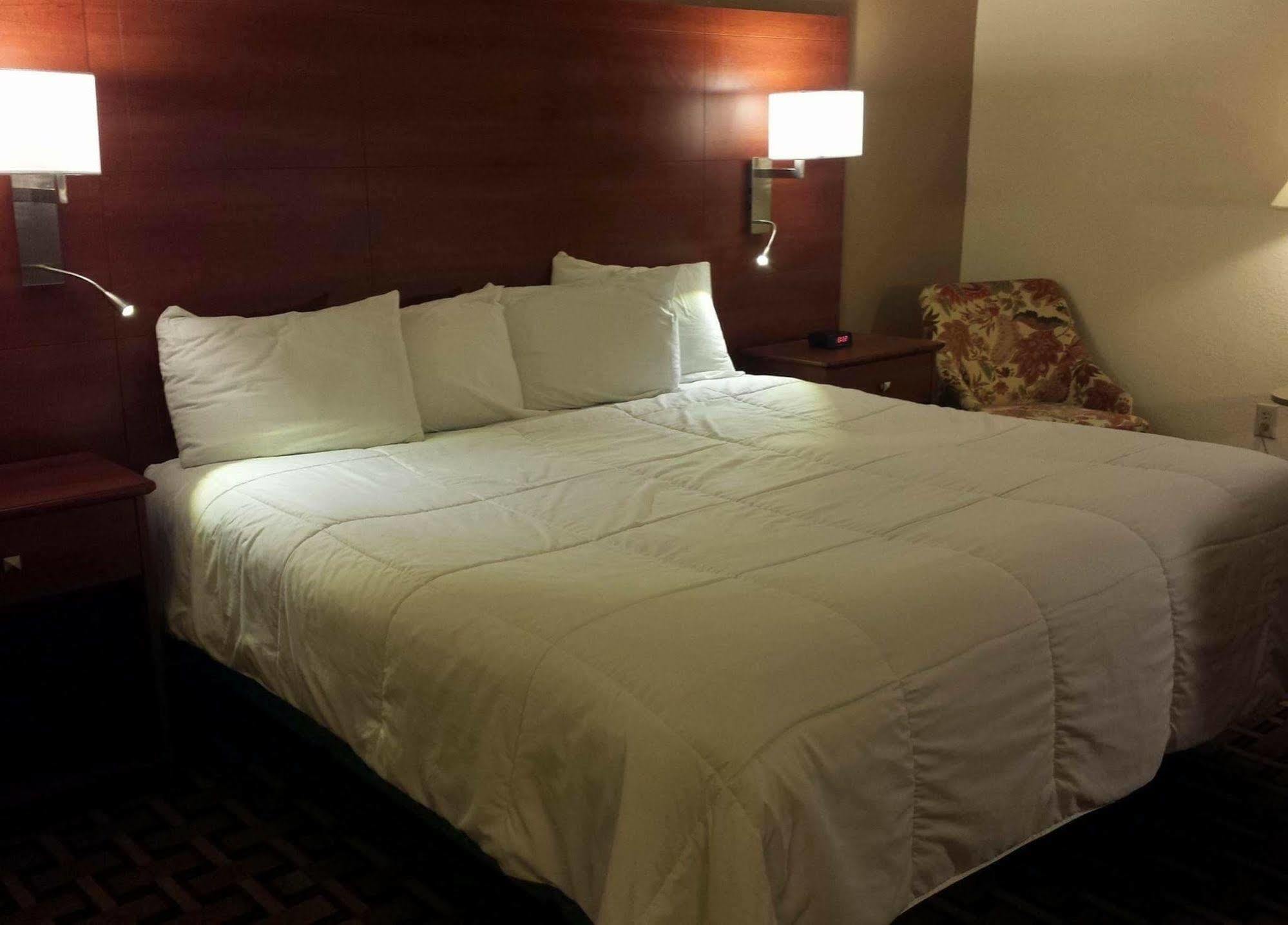 Baymont By Wyndham Paducah Hotel Exterior photo